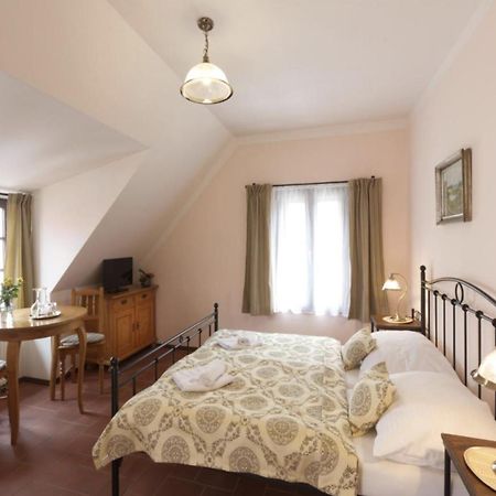 Penzion Na 15. Poledniku Hotel Jindřichŭv Hradec Kültér fotó