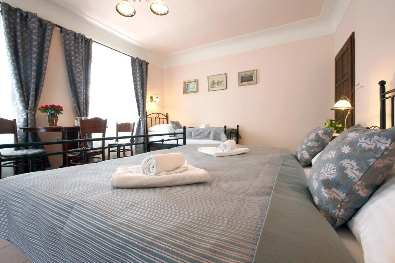 Penzion Na 15. Poledniku Hotel Jindřichŭv Hradec Kültér fotó