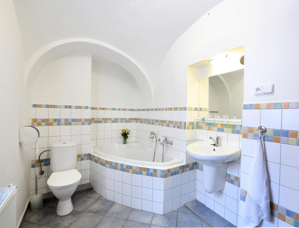 Penzion Na 15. Poledniku Hotel Jindřichŭv Hradec Kültér fotó