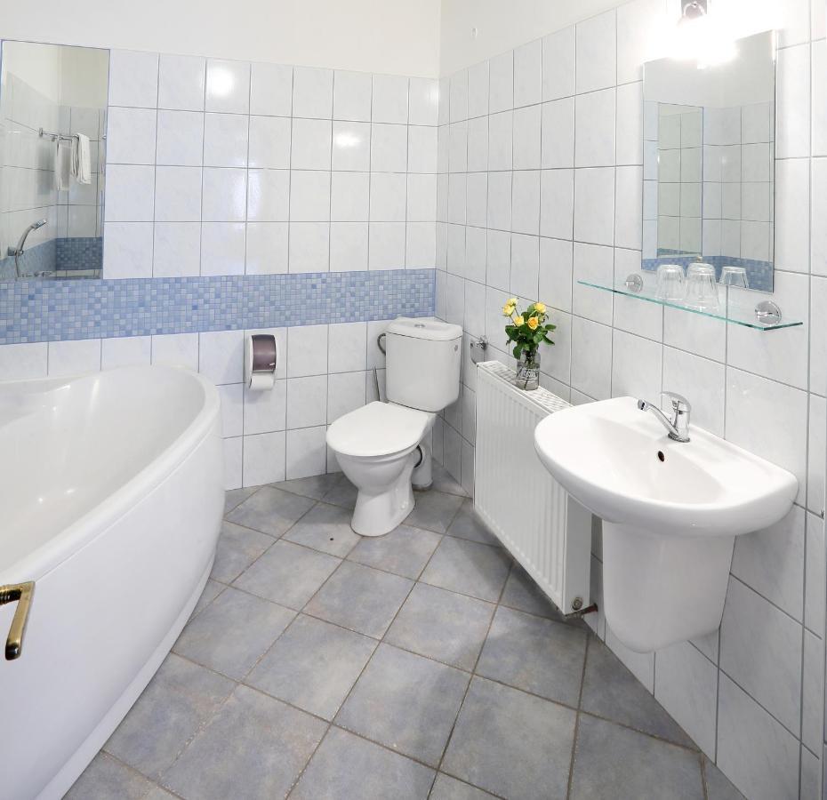 Penzion Na 15. Poledniku Hotel Jindřichŭv Hradec Kültér fotó