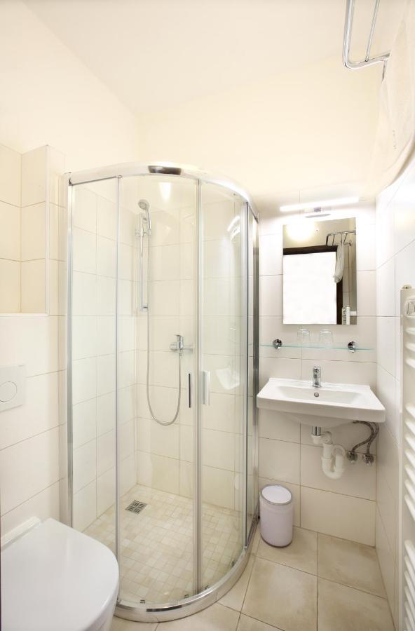 Penzion Na 15. Poledniku Hotel Jindřichŭv Hradec Kültér fotó