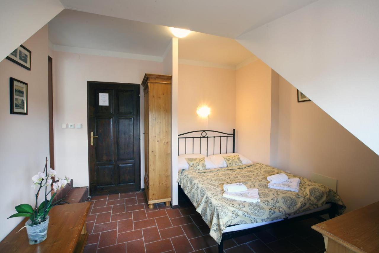 Penzion Na 15. Poledniku Hotel Jindřichŭv Hradec Kültér fotó